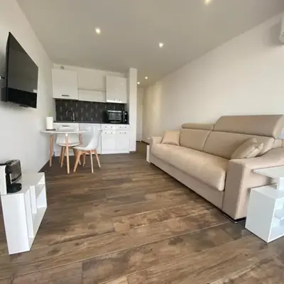 Studio neuf avec terrasse