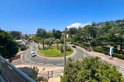 a city street with a curve in the road at CANNES - STUDIO proximité Mer et commerces in Cannes