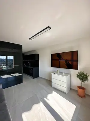 a living room with a tv and a couch at Appartement Design élégant in Le Cannet