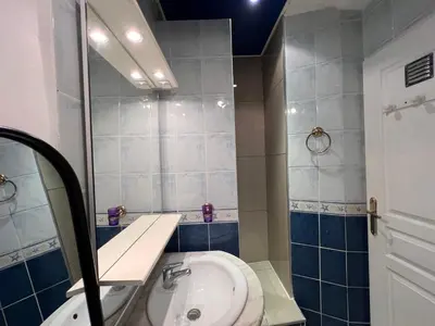a bathroom with a sink and a mirror at B031 2 chambres 6 personnes terrasse au centre historique in Cannes