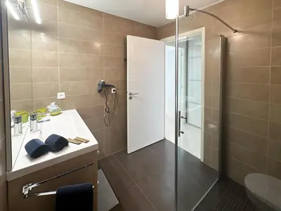 a bathroom with a shower and a sink and a toilet at PDA4 - 2 pièces avec terrasse in Cannes