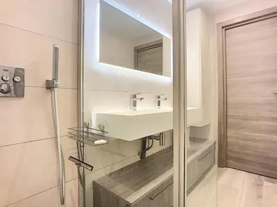 a white bedroom with a bed and a window at Cannes Maria Luxe et confort à 10 min à pied de la Croisette et du Palais in Cannes