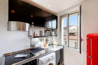 a kitchen with a sink and a window at CASA RIVIERA Ecrin moderne ,tout confort, 300 m Croisette in Cannes