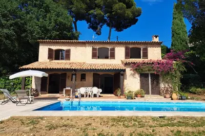 a villa with a swimming pool in front of a house at 4 BR Villa with Pool Sea View AC Parking - BENAKEY in Le Cannet
