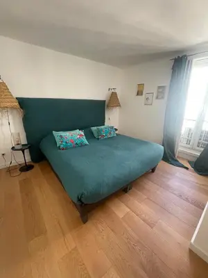a bedroom with a green bed with two pillows on it at Nouveau grand 2 pièces secteur Palais Croisette rue Hoche in Cannes