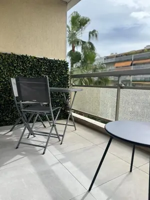 a chair and a table on a balcony at Studio Riviera, Centre-ville Cannes, Terrasse, Clim in Cannes