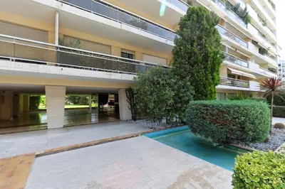 an apartment building with a pool in the courtyard at Studio Riviera, Centre-ville Cannes, Terrasse, Clim in Cannes