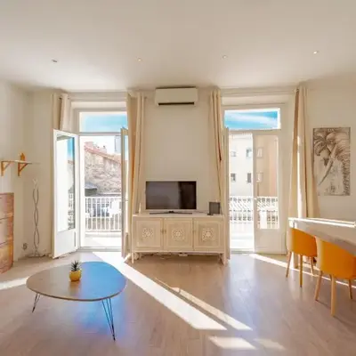 Bel appartement avec balcon centre ville