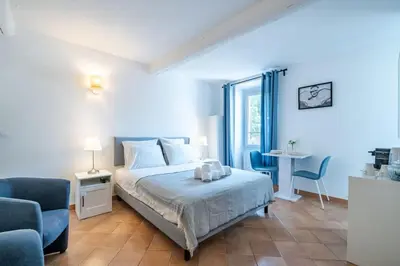 a bedroom with a bed and a table and chairs at Confortable appartement - Cannes centre le Suquet in Cannes