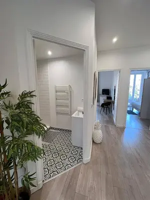 a kitchen and dining room with a table and chairs at FRGK 
