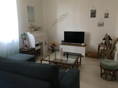 a living room with a couch and a piano at Cannes congrès in Cannes