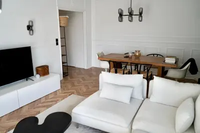 a living room with a white couch and a table at T2 Appartement 55m2 Terrasse 20m2 - à 15min à pied du Centre Ville - Wifi - Air conditioning in Cannes