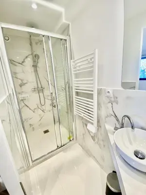 a bathroom with a shower and a sink at Appartement proche mer SC MACH in Cannes