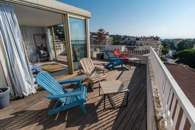 three chairs and a table on a balcony at Wow Splendide 3-4 pcs Duplex Rooftop Vue mer by Olam Properties in Cannes