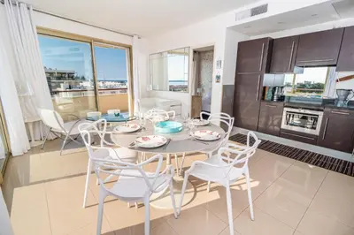 a kitchen and dining room with a table and chairs at Wow Splendide 3-4 pcs Duplex Rooftop Vue mer by Olam Properties in Cannes
