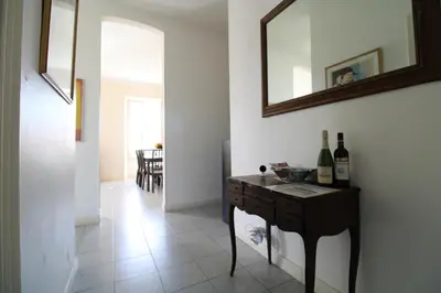 a room with a table with wine bottles and a mirror at Villa Cottage Reine, RC Jardin in Cannes