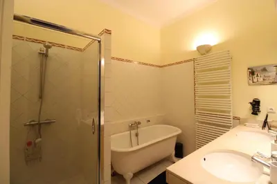 a bathroom with a tub and a sink and a shower at Villa Cottage Reine, RC Jardin in Cannes