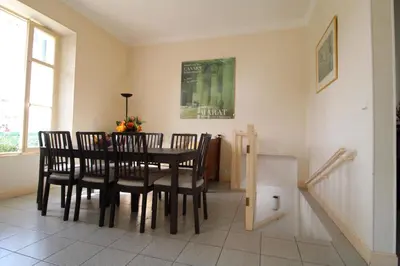 a dining room with a table and chairs at Villa Cottage Reine, RC Jardin in Cannes