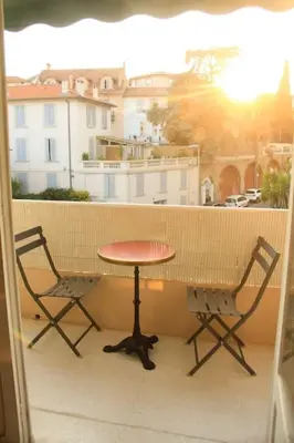 a table and two chairs on a balcony at Appartement Élégant avec Balcon Centre Cannes in Cannes