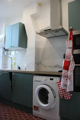 a kitchen with a washing machine and a sink at Cocon Spacieux équipé Quartier Prado in Cannes
