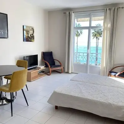 204 - Cannes La Croisette - Studio face mer avec balcon