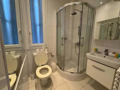 a bathroom with a shower and a toilet and a sink at C090 Appartement confortable proche du Suquet et du Palais des festivals in Cannes