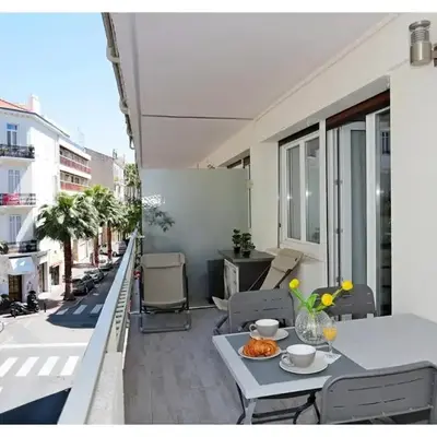 T2 centre-ville Banane à Cannes avec grande terrasse