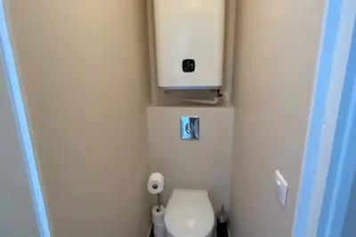a small bathroom with a white toilet in a room at New top floor avec vue mer, Croisette à Palm Beach in Cannes