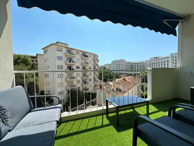 a balcony with a view of a building at Appartement cosy à 2 pas de la Croisette in Cannes