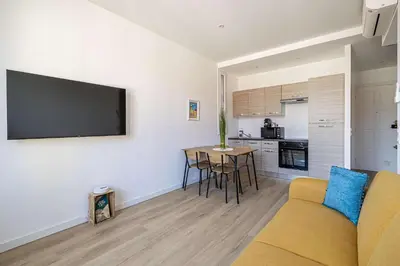 a living room with a couch and a table at LE LOGIS CANNOIS au calme en centre-ville in Cannes