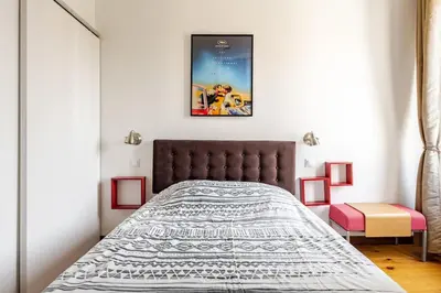 a bedroom with a bed and a picture on the wall at Cannes, charmant 3 pièces proche centre et plages in Cannes