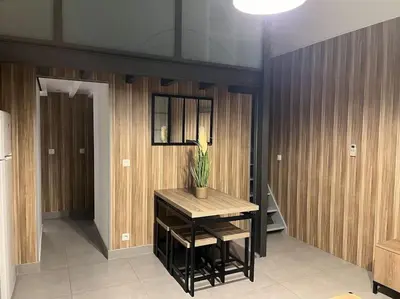a dining room with a table and a potted plant at Cannes, Loft 6 couchages proche centre et plages in Cannes