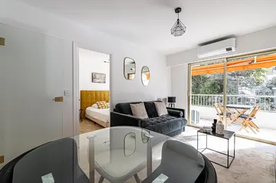 a living room with a glass table and a couch at CANNES 2 P avec terrasse PROCHE Hôtel Martinez in Cannes