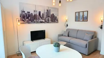 a living room with a couch and a tv at Proche Carlton & Croisette, Appartement 303 in Cannes