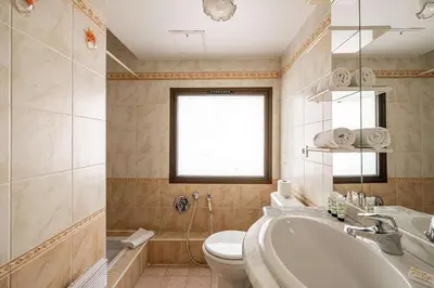 a bathroom with a tub and a toilet and a sink at LE CASANOVA avec balcon au cœur du centre-ville in Cannes