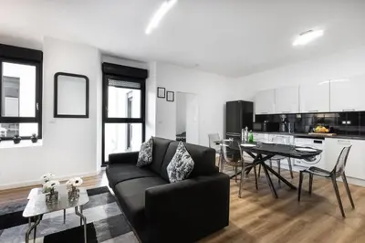a table with a bowl of fruit and a bowl of orange juice at Suite Carla - Superbe appartement à Cannes in Cannes