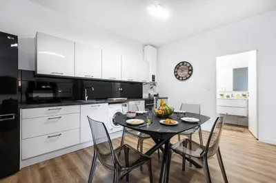 a living room with a table and a couch at Suite Carla - Superbe appartement à Cannes in Cannes