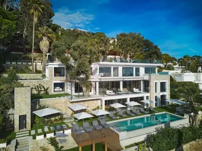 an aerial view of a mansion with a swimming pool at Cannes villa 6 chambres - Elisabeth in Cannes