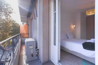 a bedroom with a bed on a balcony at Palais Carthage - 10 mn à pied du palais, Centre, Balcon in Cannes
