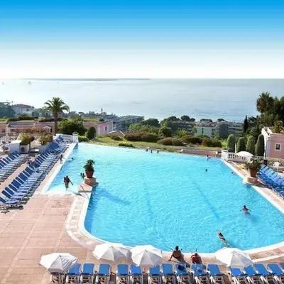 Stunning condo with SEA VIEW Balcony & SWIMMING POOL