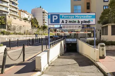 a street sign in front of a tunnel at Studio Moderne BALCON, proche FORVILLE- CENTRE CANNES A0B198 in Cannes