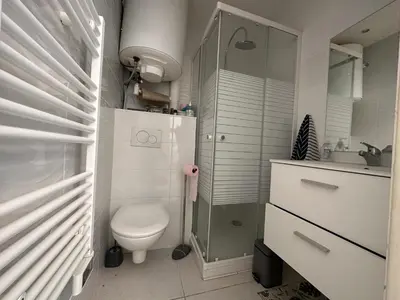 a bathroom with a toilet and a shower and a sink at 2P proche mer sib06 in Cannes