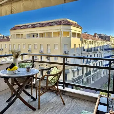 Belle terrasse apercu mer NAF568