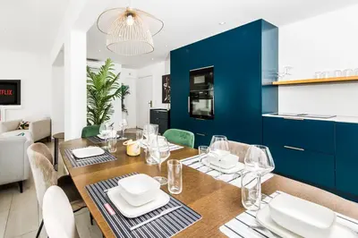 a dining room with a table and a blue wall at Hypercentre - Palais - Croisette - Plage - CI in Cannes