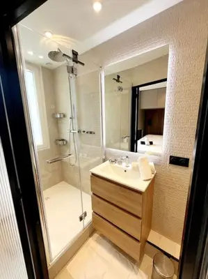 a bathroom with a shower and a sink and a shower at Appartement 4 pièces luxueux in Cannes