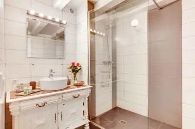 a bathroom with a sink and a shower at Cocoon'in Cannes Le Suquet in Cannes