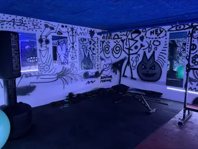 a room with a wall covered in graffiti at L'Écrin d'Azur – Villa, Cinéma & Plage à 50m in Cannes