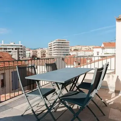 Maison Julia- Triplex avec rooftop terrasse vue sur mer et cathédrale