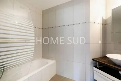 a white bathroom with a tub and a sink at Votre maison de vacances dans un écrin de verdure - Cannes in Cannes