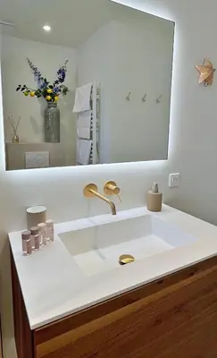 a bathroom with a white sink and a large mirror at Une véritable perle 342L HUI in Cannes